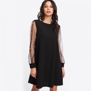 Robe de femme élégante et perlée